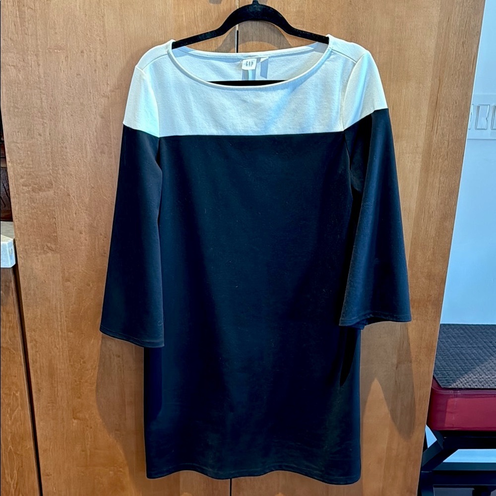 GAP Black and Cream Long Sleeve Dress